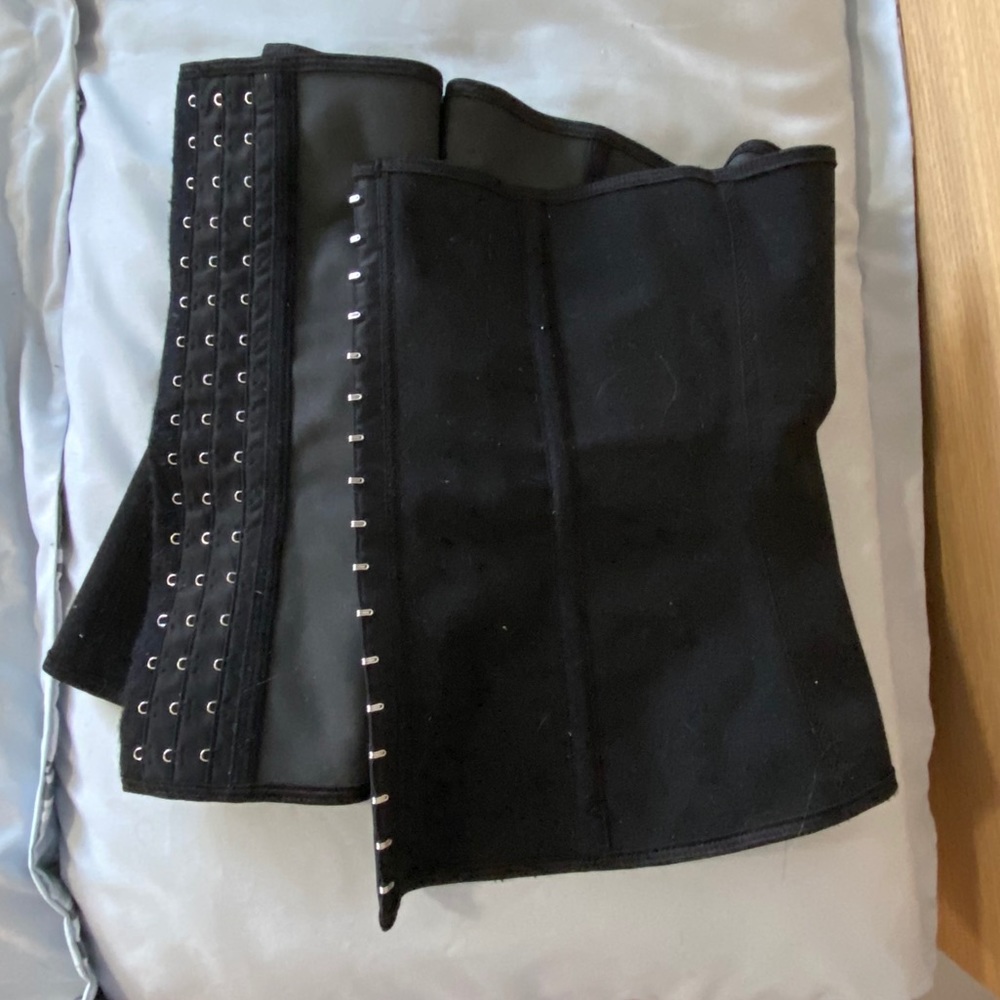 ** EUC WAIST TRAINER **